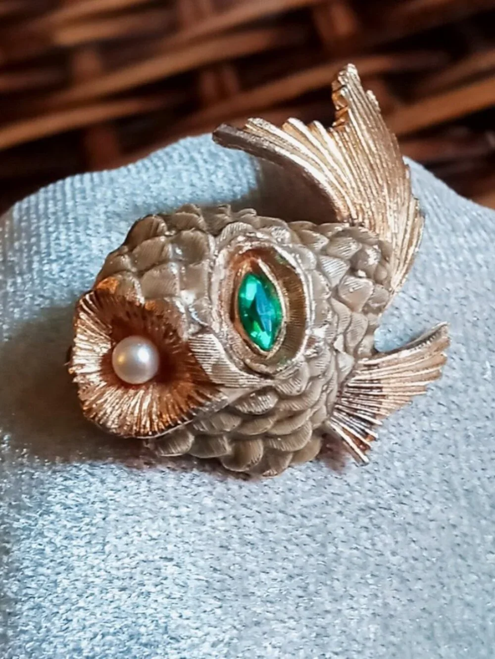 Vintage Signed ©Ledo Pufferfish Brooch Gold Tone Emerald Green Eye Pearl Accent